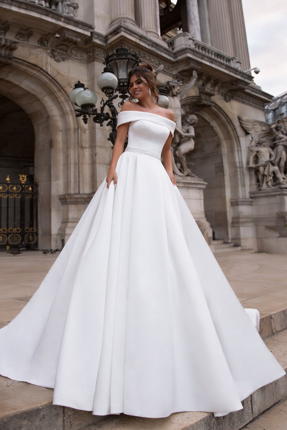 Luxury wedding dress