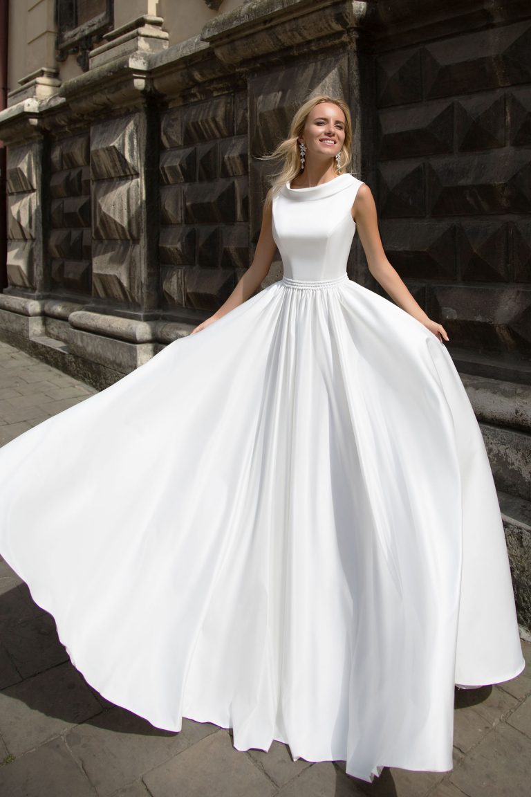 Luxury wedding dress