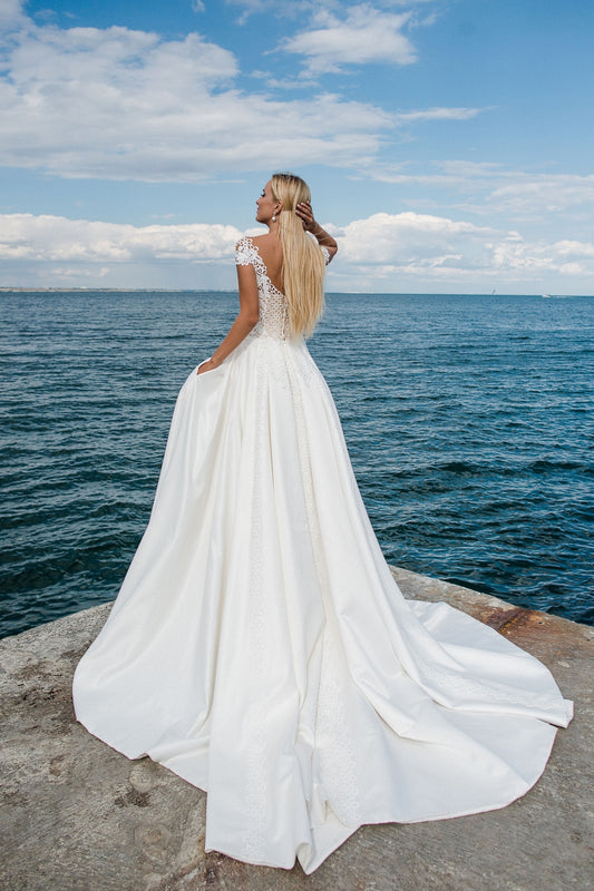 Luxury wedding dress