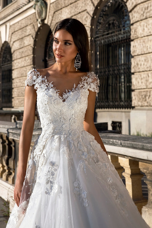 Luxury wedding dress