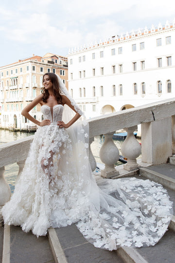 Luxury wedding dress