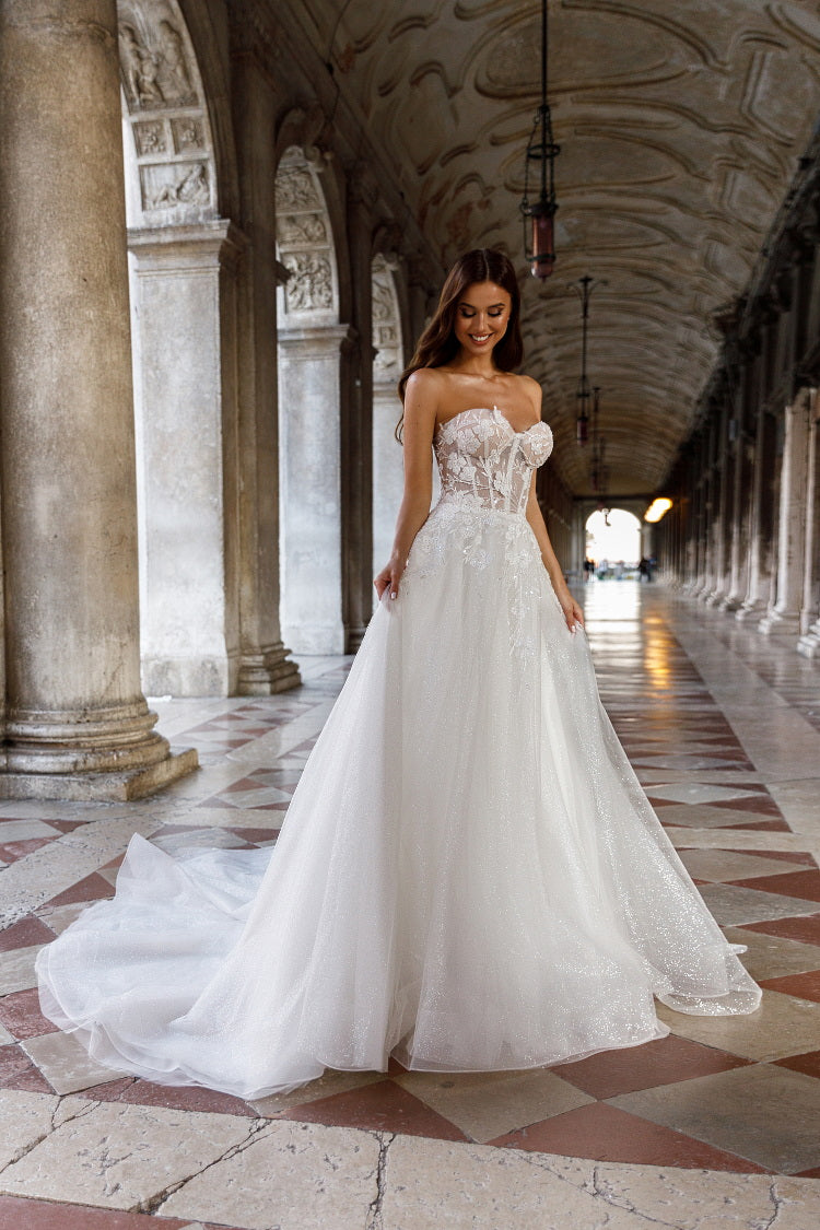 Luxury wedding dress