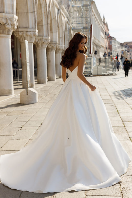 Luxury wedding dress